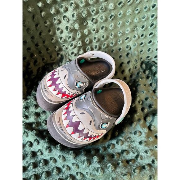 Crocs size little kid size 9 9c shark shoes - Picture 3 of 4